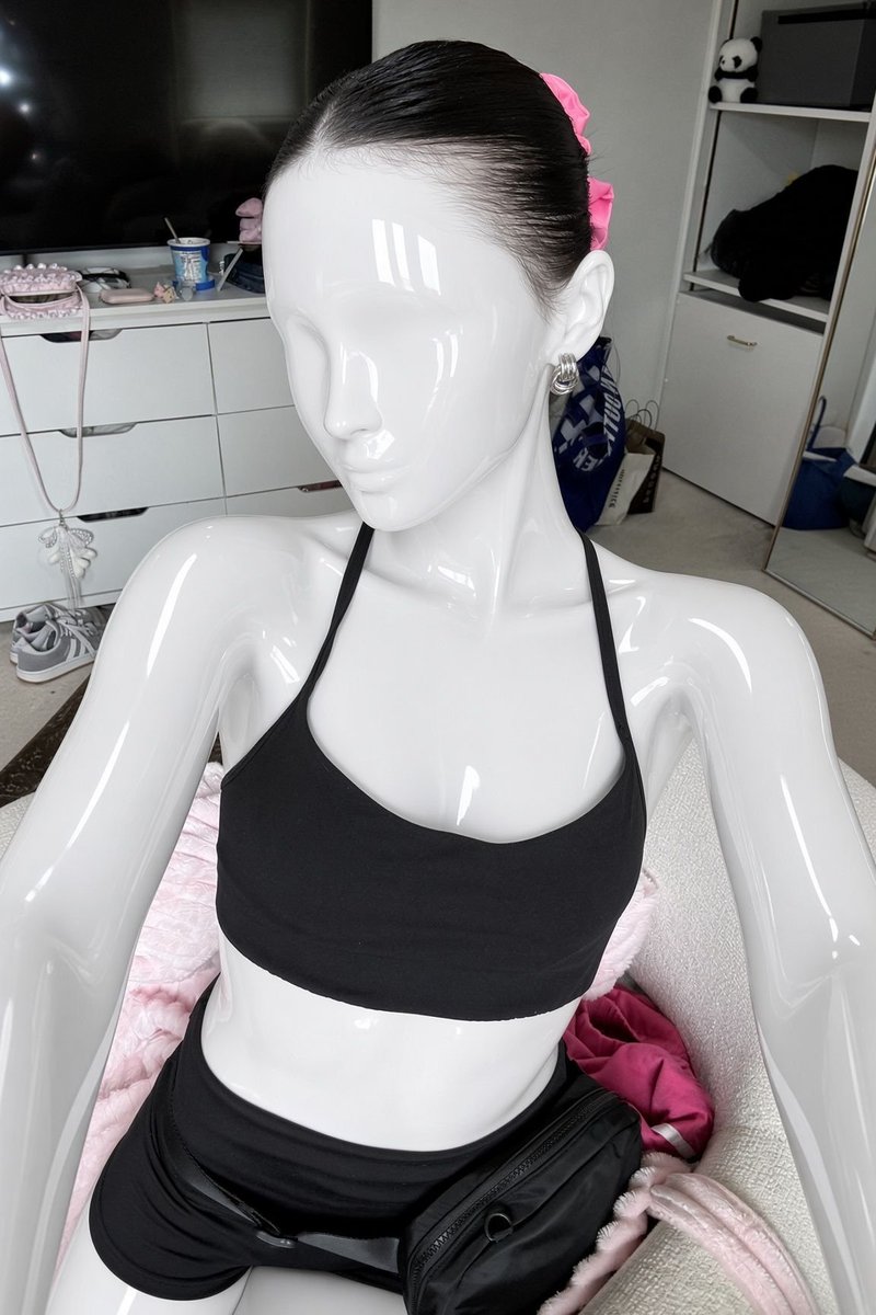 MarinMannequin's tweet photo. Hello everyone, @yerrtown has falling in love with the work of your Goddess @AriBotMaster, so he asked me to turn his gf into a pretty mannequin for everyone to enjoy 🤍

Can you please all thank him in the comment ? And compliment his gf ? 

Join the collection https://t.co/KQKw60OFAg