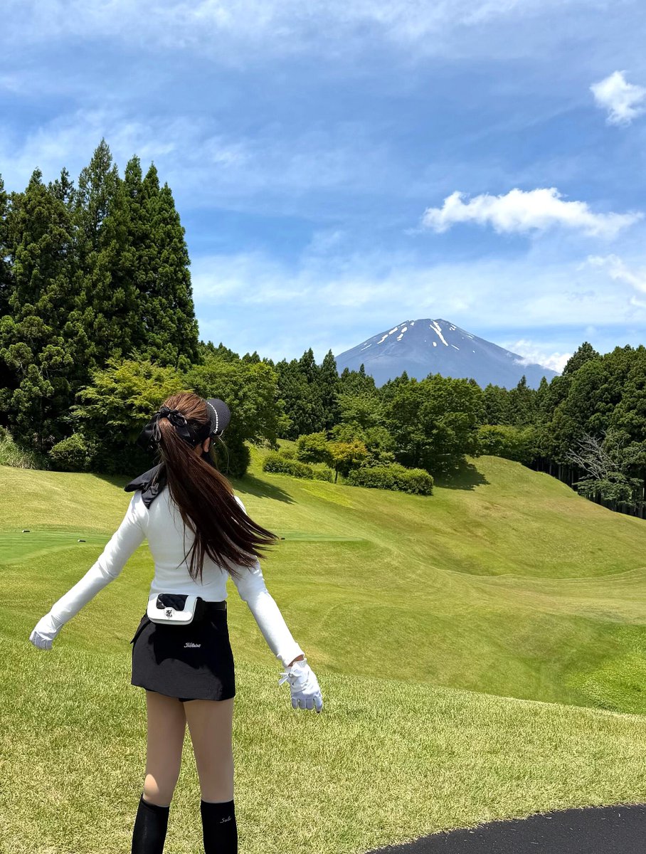 ShivakumarUdya1's tweet photo. ナイスショットより、思いっきり笑えた日のほうが記憶に残る。⛳️☀️
ゴルフも人生も、楽しんだ人がいちばん強い。#ゴルフ女子 #休日時間 #最高の一日 https://t.co/3MiMyXJvUD