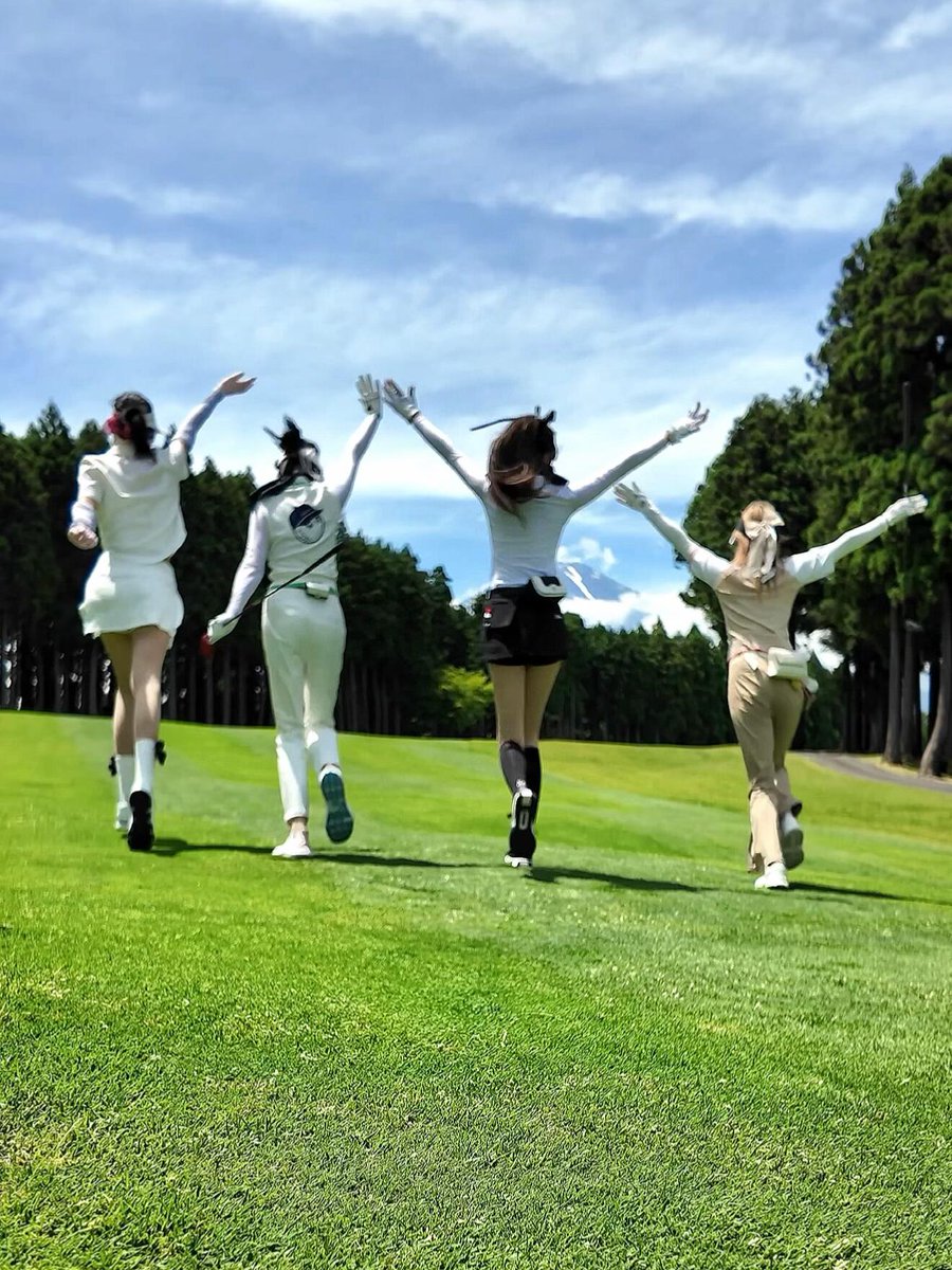 ShivakumarUdya1's tweet photo. ナイスショットより、思いっきり笑えた日のほうが記憶に残る。⛳️☀️
ゴルフも人生も、楽しんだ人がいちばん強い。#ゴルフ女子 #休日時間 #最高の一日 https://t.co/3MiMyXJvUD