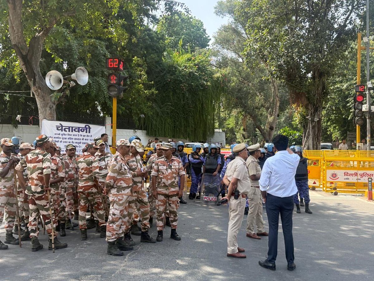 YashRRJ's tweet photo. Brother @KushagraSaxena_ and Yours Truly at Jantar Mantar, peacefully asking the police to get resignation from Gyanesh instead.

📍October 2nd, 2026

🗓️ Jantar Mantar https://t.co/PwL9GTKMlF