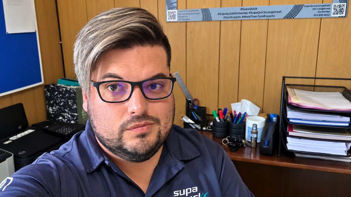 CvanRensburg93's tweet photo. Morning world! โ๏ธ Happy Saturday! ๐
Weekend vibes, but firstโฆ a little work selfie! ๐ผ๐ธ
Hope you have an awesome day! ๐
#HappySaturday #MorningVibes #WorkSelfie #WeekendVibes #SaturdayMood #GoodMorning #Gay #GayBoy #GaySA #SingleLife #GaySingle #GayRSA #GayKBY https://t.co/VEca2K8evt