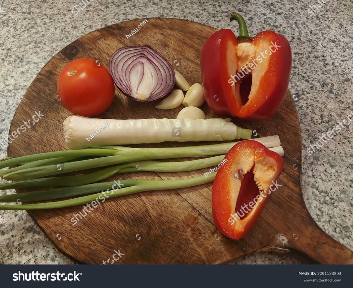EvaBraosesv's tweet photo. Para tu guiso de fin de semana, no olvides agregar tomates maduros, cebollas frescas y ajo aromático ! https://t.co/p7lP7RkJSe