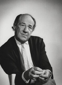 daveainsworth63's tweet photo. Remembering the great English actor Michael Hordern who was born on this day in 1911. He died in 1995. #MichaelHordern #KingLear #WhistleAndIllComeToYou #AFunnyThingHappenedOnTheWayToTheForum #Jumpers #Scrooge #ElCid #Cleopatra #EhereEaglesDare #TheatreOfBlood #TheMissonary https://t.co/KA3XCZAFu1