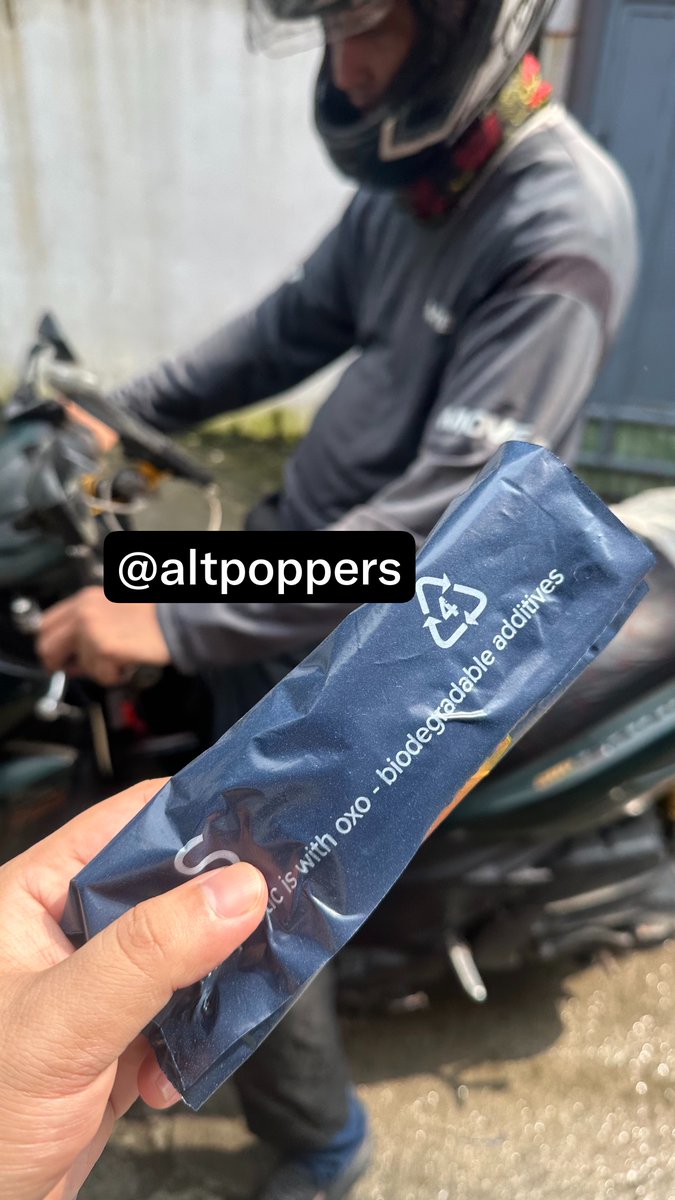 AltPoppers tweet picture