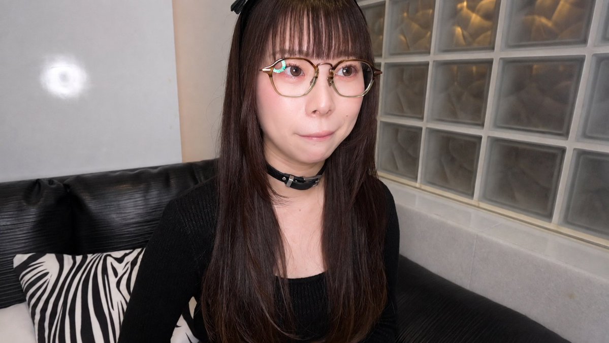 giga_derain's tweet photo. 👓こちらも本日発売👓
 陰キャ腐女子のギャップがすごい舌遣いに注目😆

#美波こづえ #陰キャだと思ったら #痴女

@kozzzzue_minami https://t.co/BbEqBZw9lP