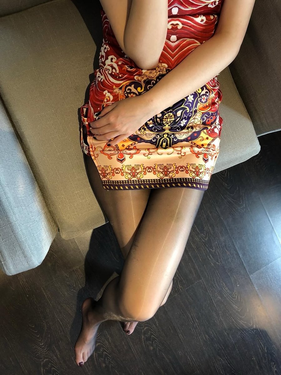 suzanne19sg7's tweet photo. 又是穿新丝袜的一天 这种感觉太让人上瘾了 https://t.co/jUd5EMuZEK