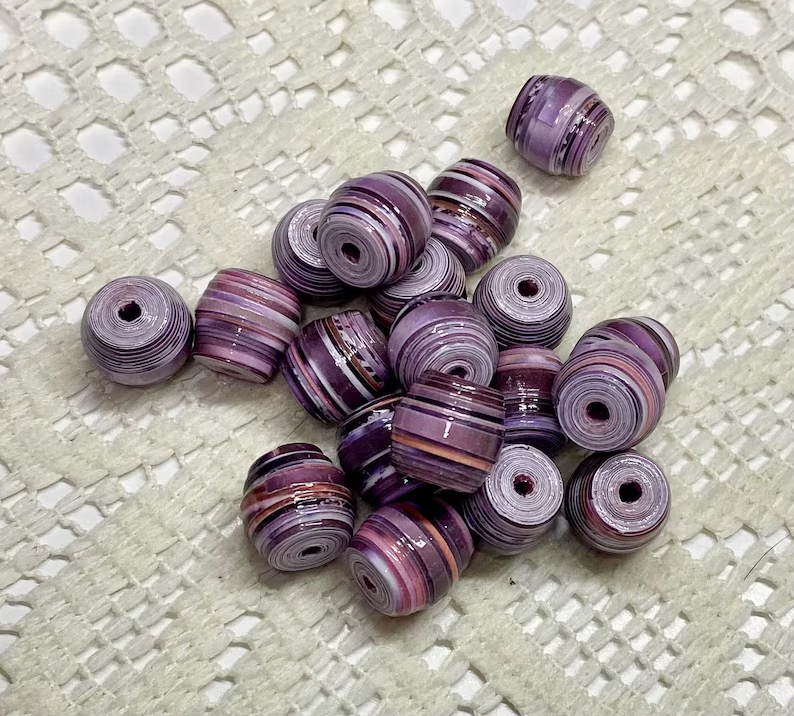 paperbeadboutiq's tweet photo. Paper Beads, Loose Handmade, Jewelry Making Supplies, Shorty Barrel, Snow Kissed Wishberries *NEW*
https://t.co/AGlrJhpFJM  #handmadepaperbeads #winterwishberries #winterbeads #holidaybeads #jewelrymaking #craftingbeads https://t.co/7IBhuDhpA9