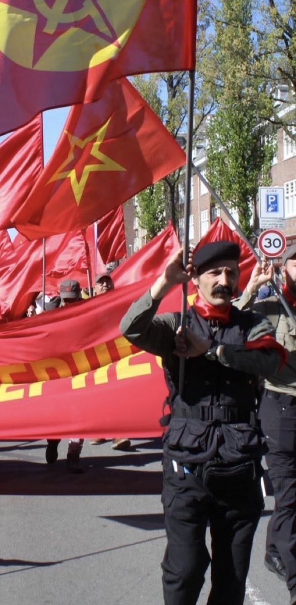Prometh74's tweet photo. Şehitlere söz söyleyen bu alçağın adı Umut gümüş.Kendisinin derdi rojavada şehit düşen şehitlerimizi değerlerimizin listesini yayıp kendince ideolojik intikam almak.Sert kaya ya çarptığını yakında görecek! https://t.co/2cfePJ0doR