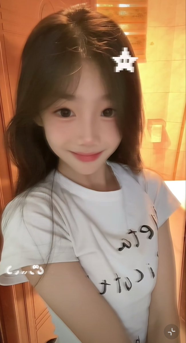 ara3oo's tweet photo. 国庆呆在家！！！

彻底放飞！！  开脱！！！

不要🚪不要📷！！！  

谁要锐评我13的福照！粉不粉你们说！！📷 🥰 https://t.co/YK2OhNEzXj
