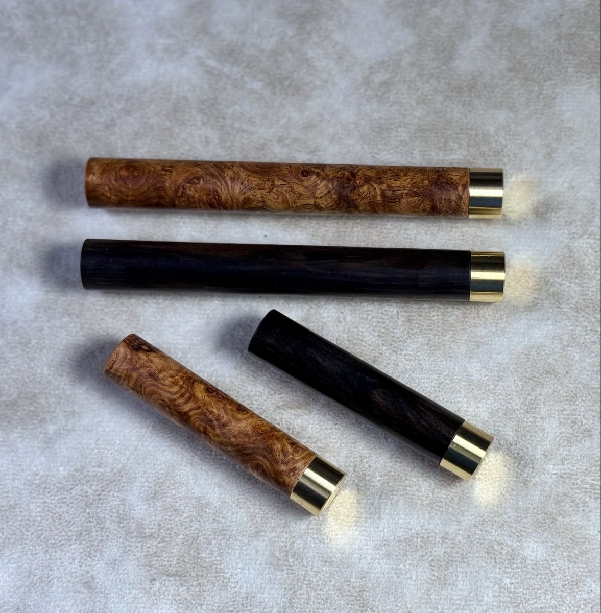 _Craft_A's tweet photo. 新商品の紹介です。
11月より新しくリフィルケースを発売します。
欧州統一規格のインクカートリッジが入ります。使いかけのカートリッジも持ち運び可能。
Lは国産インクも可能でインク以外にもD1(4C)リフィルやシャー芯も入ります。
東京ペンショーに持っていきますのでぜひ確認して下さい。 https://t.co/qGrECpHAYT