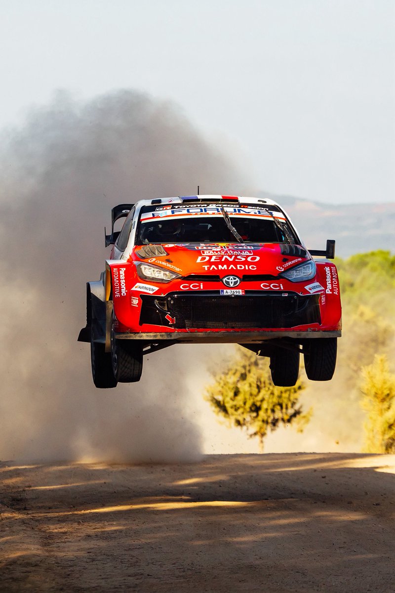 SebOgier's tweet photo. The only one who really made the difference this morning was Oliver, he did a great job. As for us, I think we had quite a good pace from our position. Our gap to the lead basically stays the same, so given the cleaning effect, that's not too bad.

This afternoon is likely to be tricky again, as it often is on the second run with the rocks coming out, but we'll do our best.

🇫🇷 Le seul qui a vraiment fait la différence ce matin, c'est Oliver, il a été très bon. De notre côté, je pense qu'on a eu un assez bon rythme compte tenu de notre position. Globalement, l'écart avec la tête est stabilisé, donc au vu de l'effet balayage, c'est plutôt pas mal.

Cet après-midi, ça risque d'être encore difficile, comme souvent au deuxième tour avec les pierres qui ressortent, mais on va faire de notre mieux.

🇮🇹 O/A after SS10:
1. Solberg
2. Neuville +2.7s
3️⃣ OGIER +39.9s
4. Fourmaux +57.3s
5. Pajari +1'15.5

#WRC #RallyItaliaSardegna
