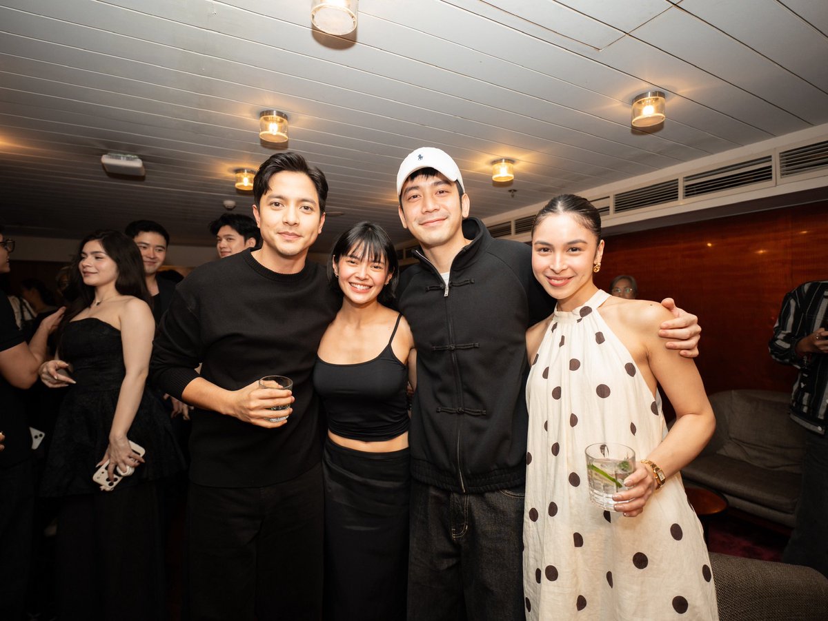 Sparkle_GMA's tweet photo. Alden Richards hosted a special block screening of ‘Always Yours, Never Mine,’ attended by Sparkle First Vice President Ms. Joy Marcelo, Sparkle Assistant Vice President for Talent Management Ms. Tracy Garcia, and various Sparkle stars. ✨ https://t.co/LVafBXB6rh