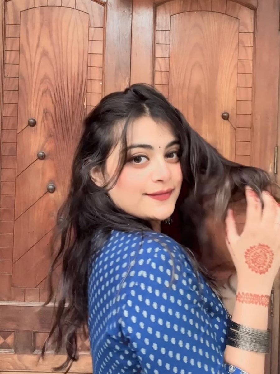 samirangupta_'s tweet photo. Confidence in simplicity elegance in every moment Which look is your favorite
#Confidence #Elegance #StyleInspo #FashionStyle #BlueOutfit #DesiLook #IndianFashion #SelfLove #PositiveVibes #SimpleElegance https://t.co/TYF6rr9CWw