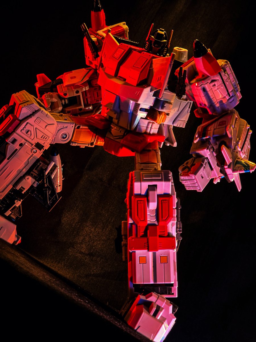 SpencerButlerVA's tweet photo. Further on the edge.
#Transformers #Toyphotography #Actionfigurephotography #AgeofthePrimes #Superion https://t.co/uVtwlKTXRI