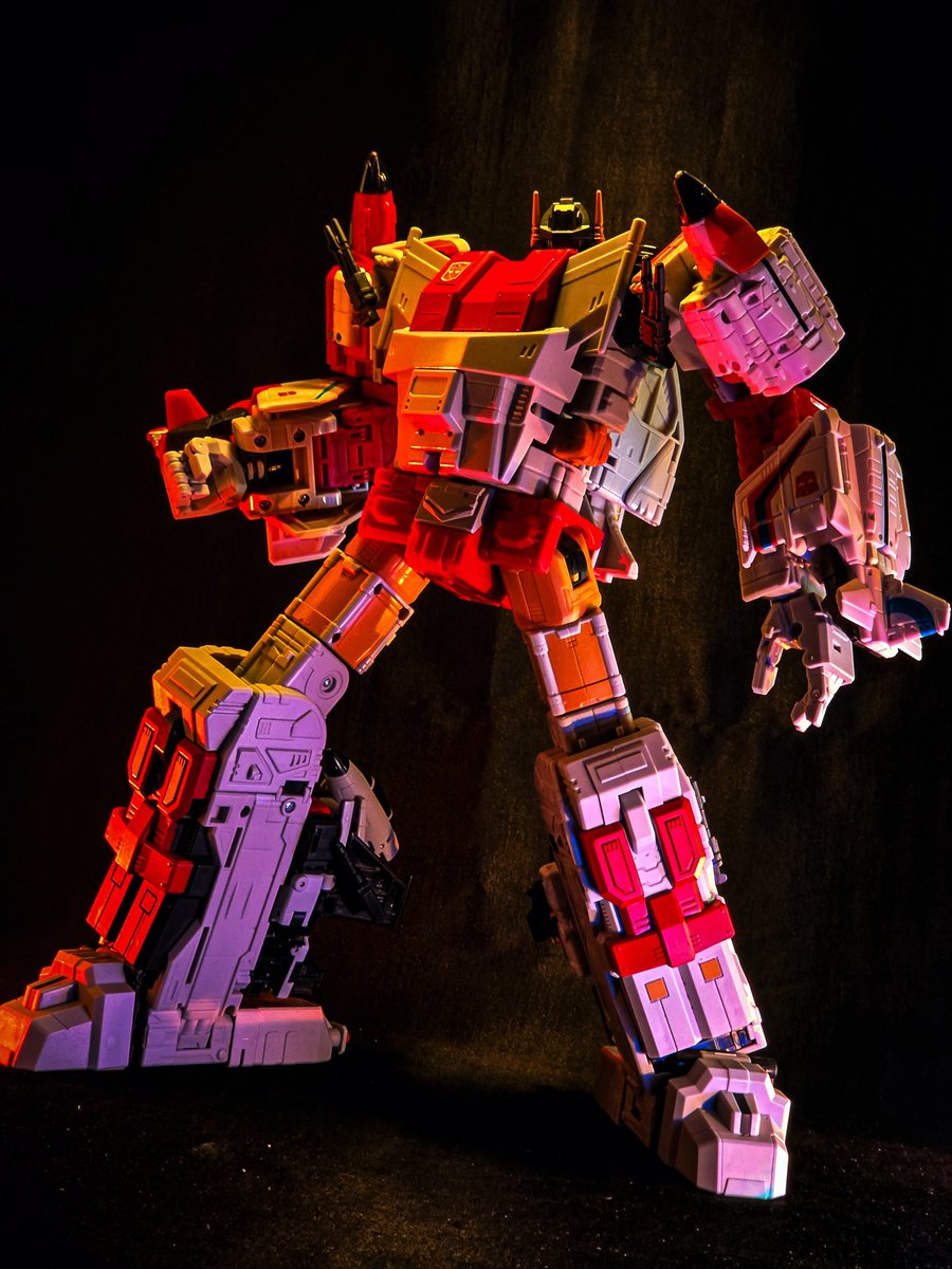 SpencerButlerVA's tweet photo. Further on the edge.
#Transformers #Toyphotography #Actionfigurephotography #AgeofthePrimes #Superion https://t.co/uVtwlKTXRI