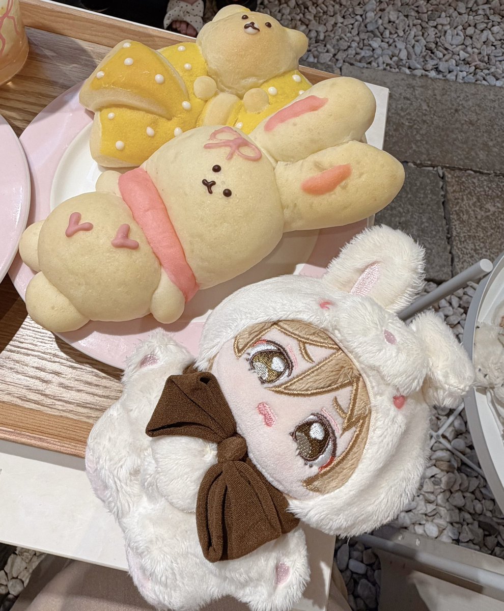 f_72nui's tweet photo. そまいつぬいちゃんとかわいいパン屋さん行きました♪かわいい！ともちゃん2号もちゃんと着いて来てくれました♪ https://t.co/IKJTVNyvYT