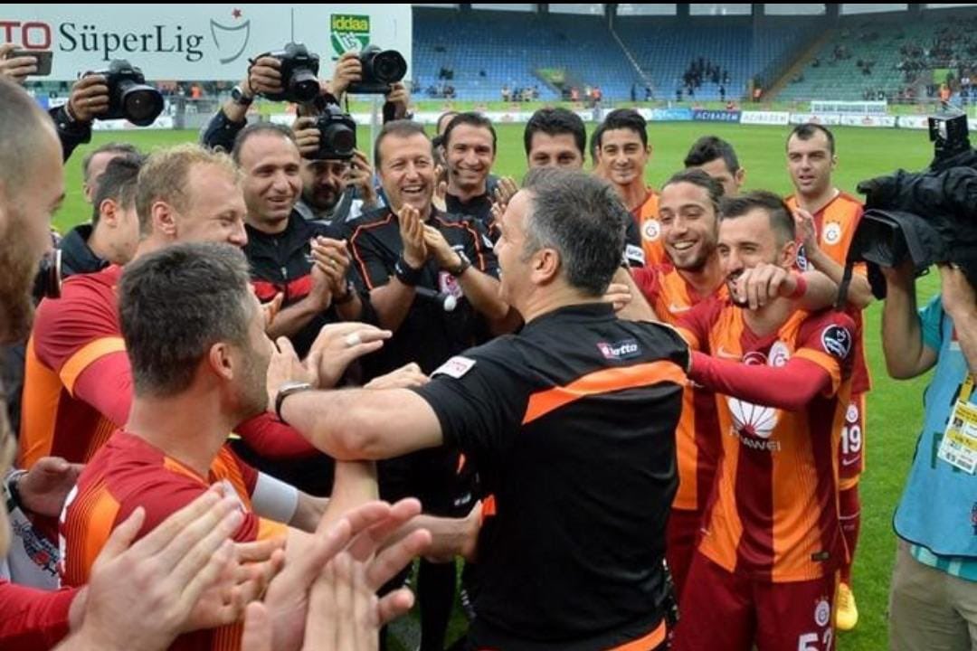 Eaglereports's tweet photo. Yeni bir skandal daha yükleniyor, hayırlı olsun!

Kamil Abitoğlu’nun hakem atamalarında görev alacağı konuşuluyor.

Türk futbolunda değişim gerçekten isteniyorsa, bunun yolu bellidir:

TFF Başkanı görevde kaldığı sürece bu düzenin düzeleceğine inanmıyoruz. https://t.co/TnT0gRcOkT