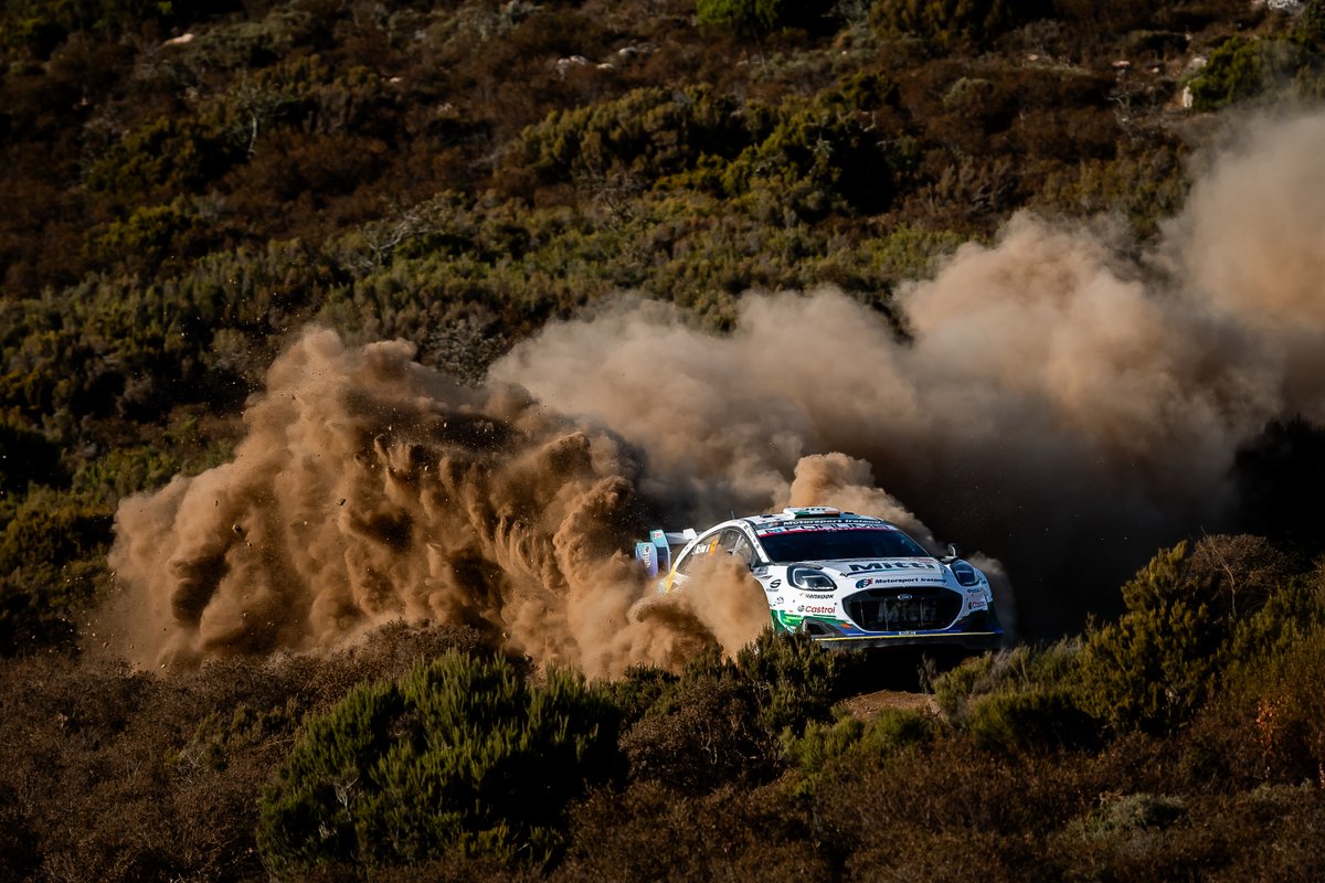 OfficialWRC's tweet photo. Dusty business 😮‍💨

#WRC | #RallyItaliaSardegna 🇮🇹 https://t.co/oo4SxJxRwq
