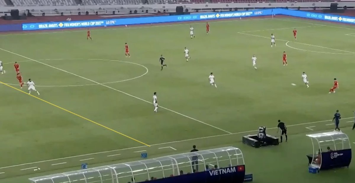 The_Asian_Coach's tweet photo. Check out the detailed tactical breakdown of Đình Bắc’s brilliant goal and assist vs Pakistan
physical speed is useless without cognitive speed. Watch how Đình Bắc dictates the space in the final third ⬇️
#goldenstarwarriors #ĐìnhBắc #fifaaseancup2026 https://t.co/3r8BvyFfbU