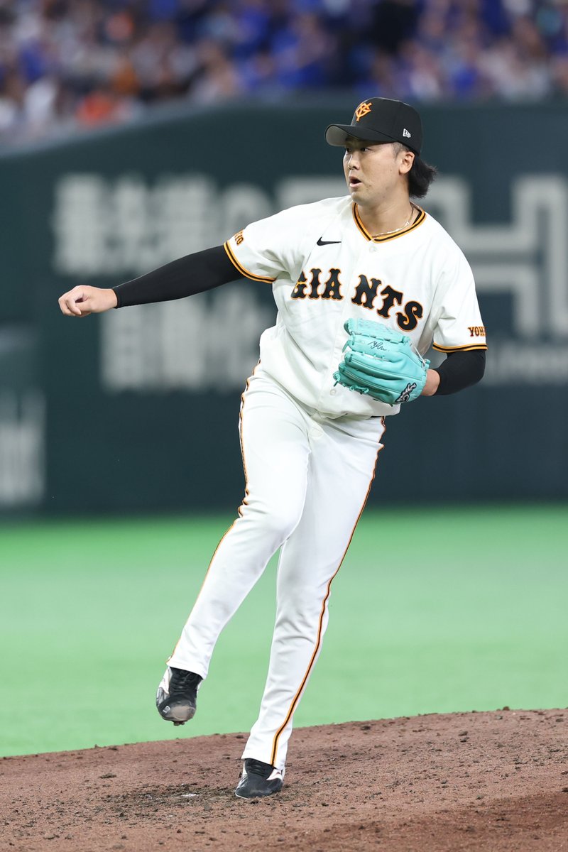 TokyoGiants's tweet photo. 【七回表】巨人 2-4 DeNA

二死一三塁の場面、4番手で #船迫大雅 投手が登板。
適時打を浴び1点を失うも、後続を右飛に打ち取り3アウト。 https://t.co/UewWU8wsrL
