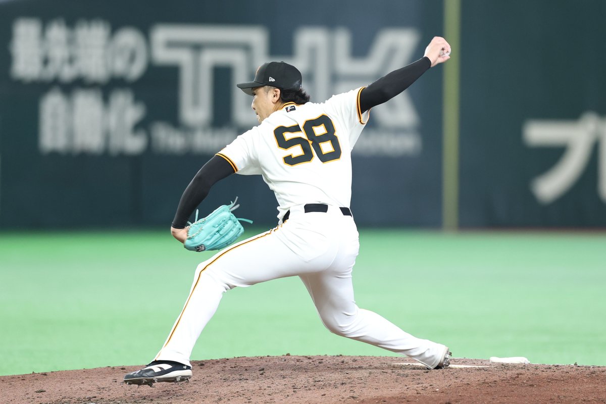 TokyoGiants's tweet photo. 【七回表】巨人 2-4 DeNA

二死一三塁の場面、4番手で #船迫大雅 投手が登板。
適時打を浴び1点を失うも、後続を右飛に打ち取り3アウト。 https://t.co/UewWU8wsrL