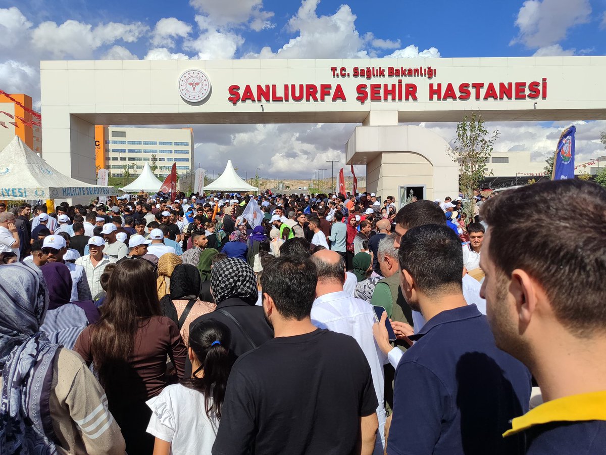 milhamigunbegi's tweet photo. Şanlıurfa Aşkla ve Coşkuyla Cumhurbaşkanımızı Bekliyor.

 📍Şehir Hastanesi https://t.co/PHwbOXturD