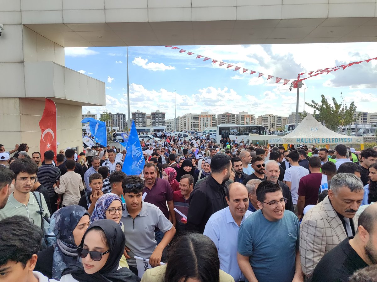 milhamigunbegi's tweet photo. Şanlıurfa Aşkla ve Coşkuyla Cumhurbaşkanımızı Bekliyor.

 📍Şehir Hastanesi https://t.co/PHwbOXturD