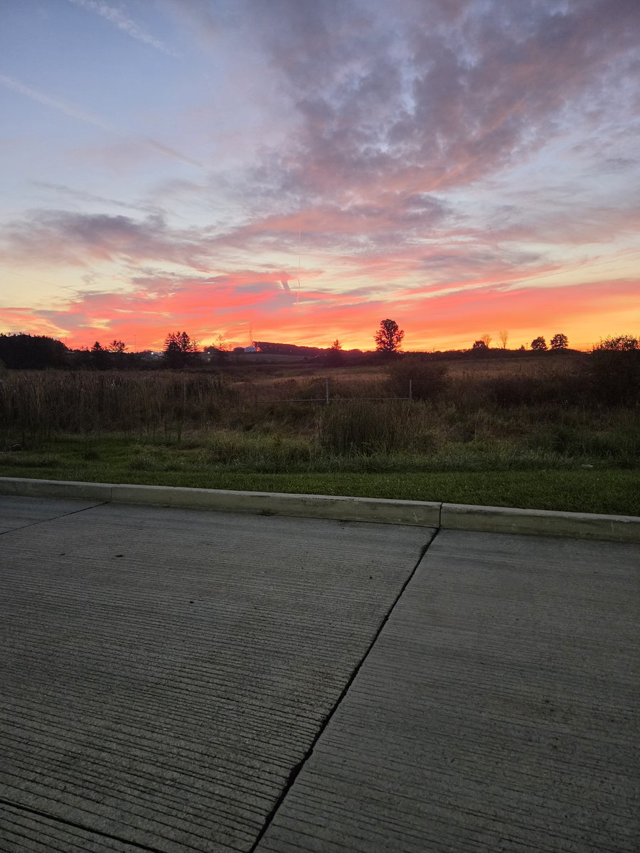 InterstateTuna's tweet photo. Good morning, everyone! ☀️☕️ #Morning #Energy #Photography #landscape #LaCasaDeLosFamososMéxico #٢٠٣٠_بلا_نقاب2 https://t.co/WRBFth4mpB