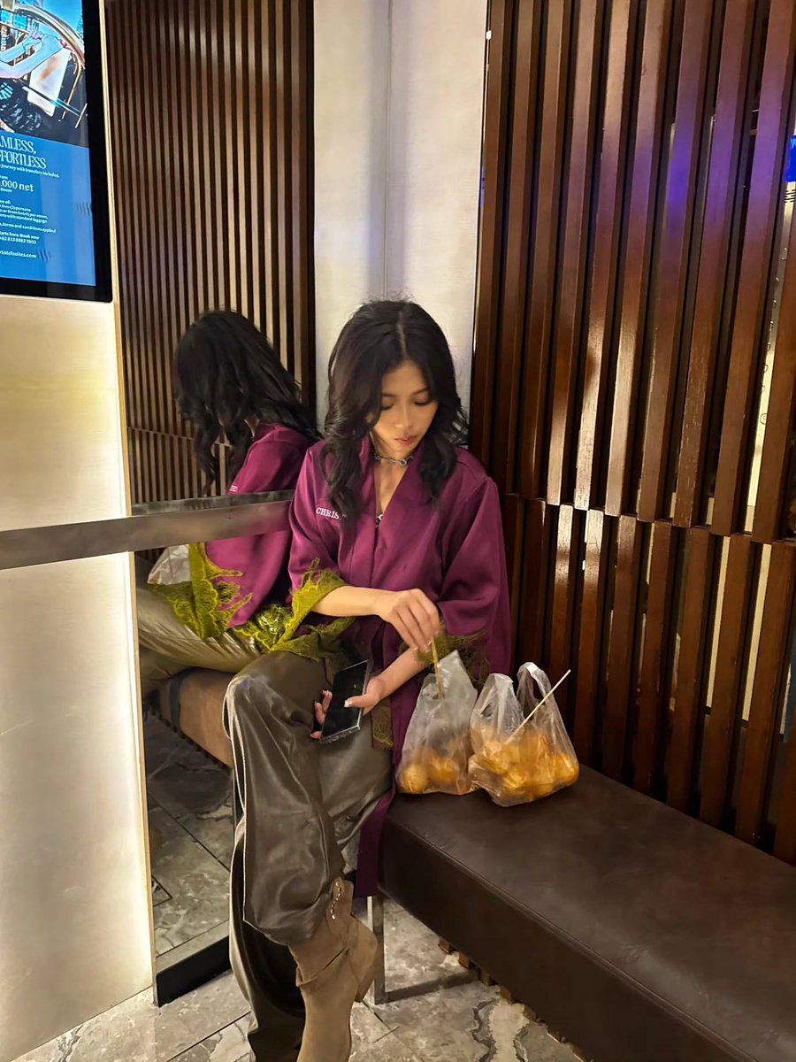 chriestty's tweet photo. You'll always catch me eating Indonesian food. https://t.co/Ls62bCNllu
