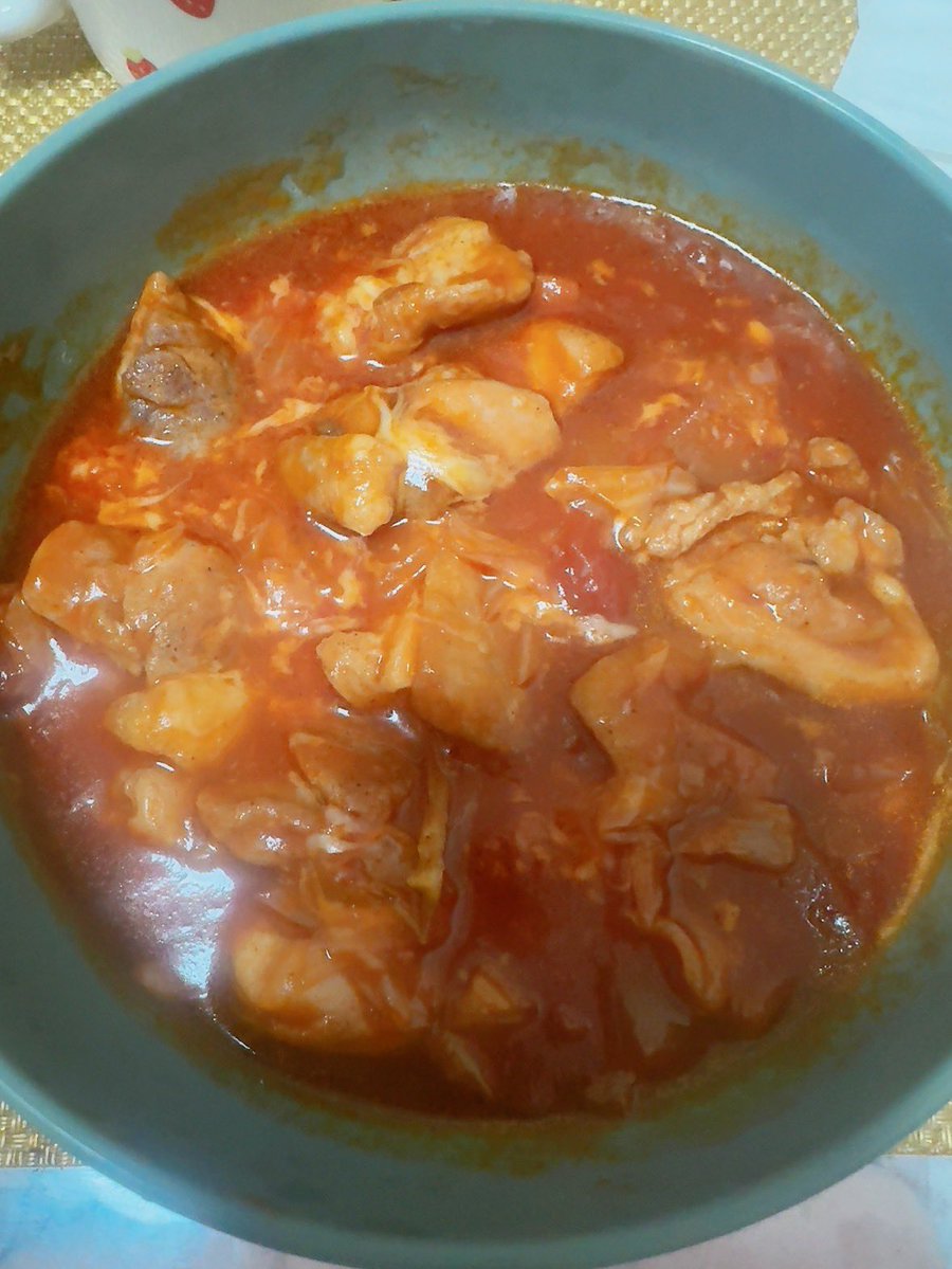 MlyPw's tweet photo. ミネストローネをリメイクして、チキンのトマト煮込みにしてみました。ちょっと味濃かったけど…激うまでした😍🤍🤍はい、天才。 https://t.co/pm4UoIRrUM