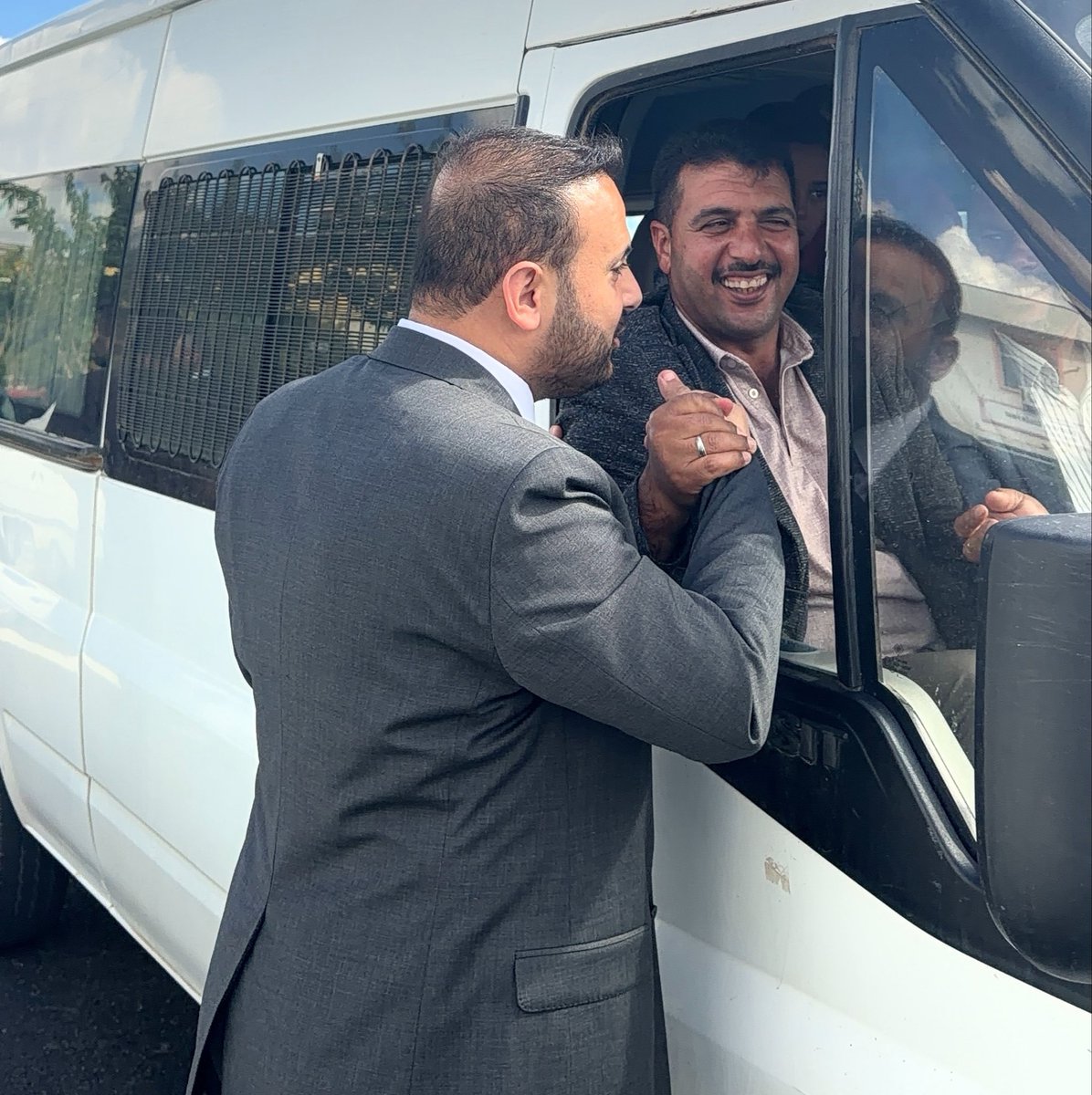 AkHaliliiye's tweet photo. Cumhurbaşkanımız ve Genel Başkanımız Sayın Recep Tayyip Erdoğan’ın Şanlıurfa Şehir Hastanesi’nin açılış törenine teşrifleri vesilesiyle, 

İlçe Başkanımız Mustafa Bağmancı’nın öncülüğünde kırsal mahallelerimizden gelen hemşehrilerimizi karşıladık.

Şanlıurfa’mızın dört bir yanından Cumhurbaşkanımıza olan sevgisini ve desteğini göstermek için gelen vatandaşlarımızla bir araya geldik.

#Şanlıurfa #Haliliye #AKParti #ŞehirHastanesi #TürkiyeYüzyılı

@RTErdogan @abuyukgumus @bybekirbozdag @acarfaruka @AKGMTeskilat @hakanaksu058 @farukaytek @ensartopcu @milhamigunbegi @mbagmanci63 @fatmaocak0663 @MDOGANSALAR_TR @AkHaliliyeKadin @akgenchaliliyee