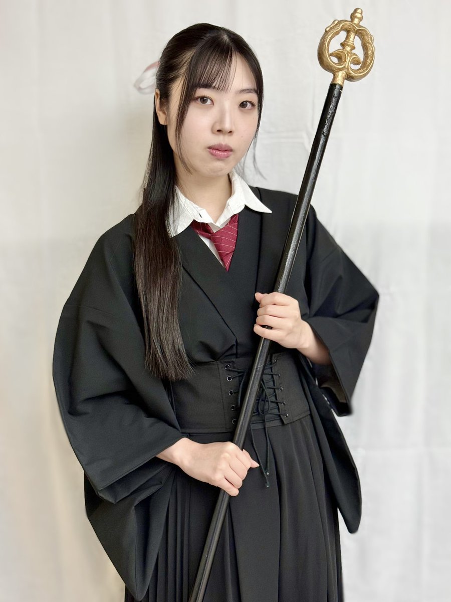 furinkazan_news's tweet photo. キャラクター紹介④
明月（めいげつ）

「案内人」…死んで肉体から離れた魂が迷わないように導く役目を担う霊。
平安時代に主を大妖怪・泰明に殺され、以来千年以上案内人を続けている。

悲願であった泰明の討伐に協力してもらうため、二階堂探偵事務所に「依頼」を行う。
#そのやく https://t.co/RsQ5UAvmta