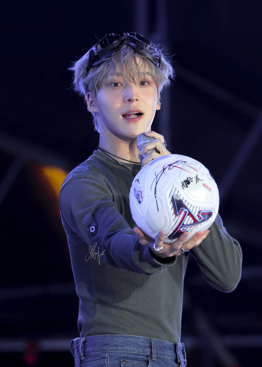 xuxin0130's tweet photo. 𝟤𝟨𝟢𝟫𝟣𝟤 ʙᴀʀᴄᴇʟᴏɴᴀ ᴍᴜꜱɪᴄ ʙᴀɴᴋ
#ᴀᴛᴇᴇᴢ #에이티즈 #ʏᴜɴʜᴏ #윤호 https://t.co/7VmD0Lp41W
