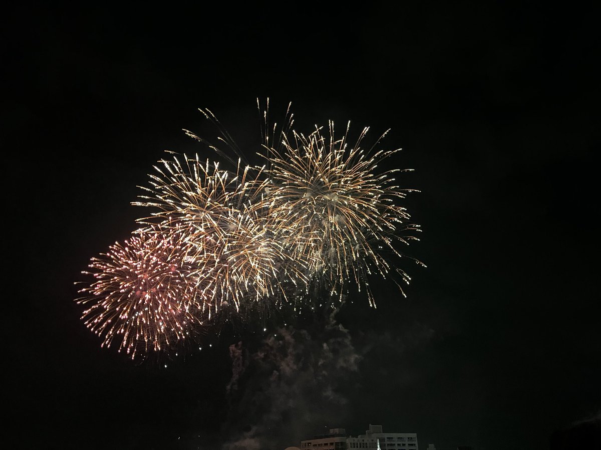 iosuki_my's tweet photo. 地元の花火大会最高すぎ🎇 https://t.co/MAe3g0spOZ