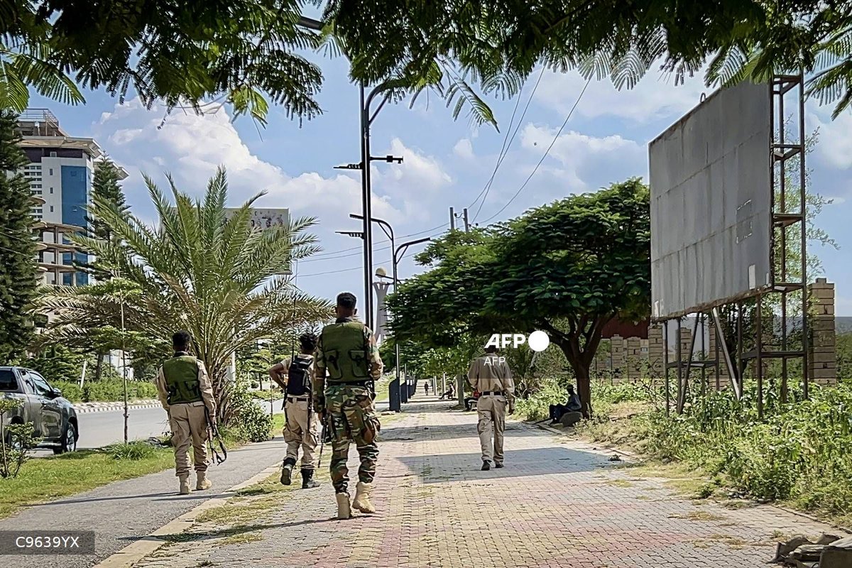 AFP's tweet photo. Tigray rebels were abandoning their regional capital in northern Ethiopia on Saturday, a local journalist and residents told AFP, as pro-government forces advanced on the city on September 23 when the Tigray People's Liberation Front (TPLF) launched attacks into neighbouring states.
https://t.co/tqc2Pcy4Q6