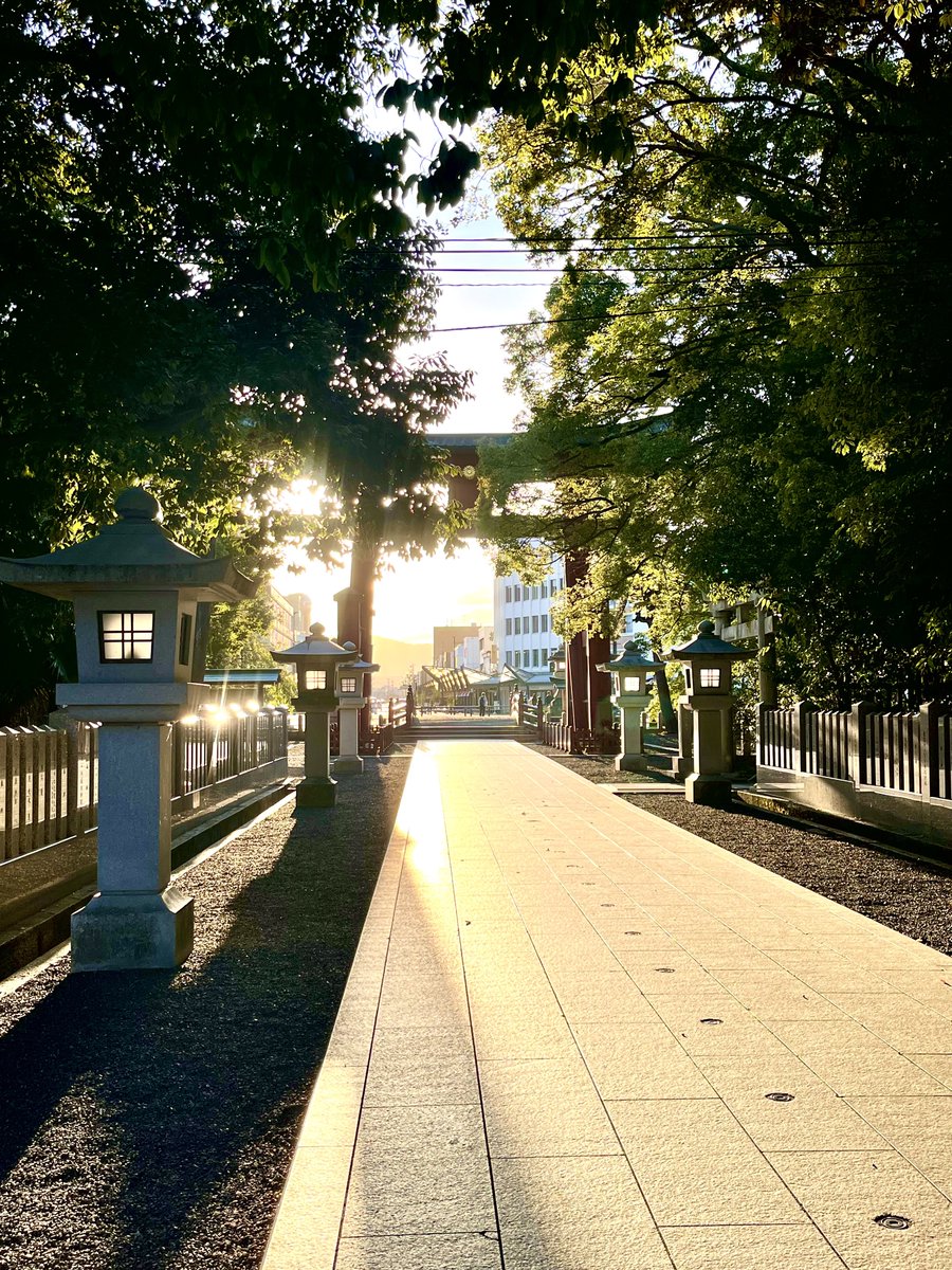 trickpipipi's tweet photo. 北陸道総鎮守 氣比神宮

早くとは決して言うつもりはないけど、あわよくば来週の金沢の頃には元気に出てきてくれますように https://t.co/6nX7wwSEjp