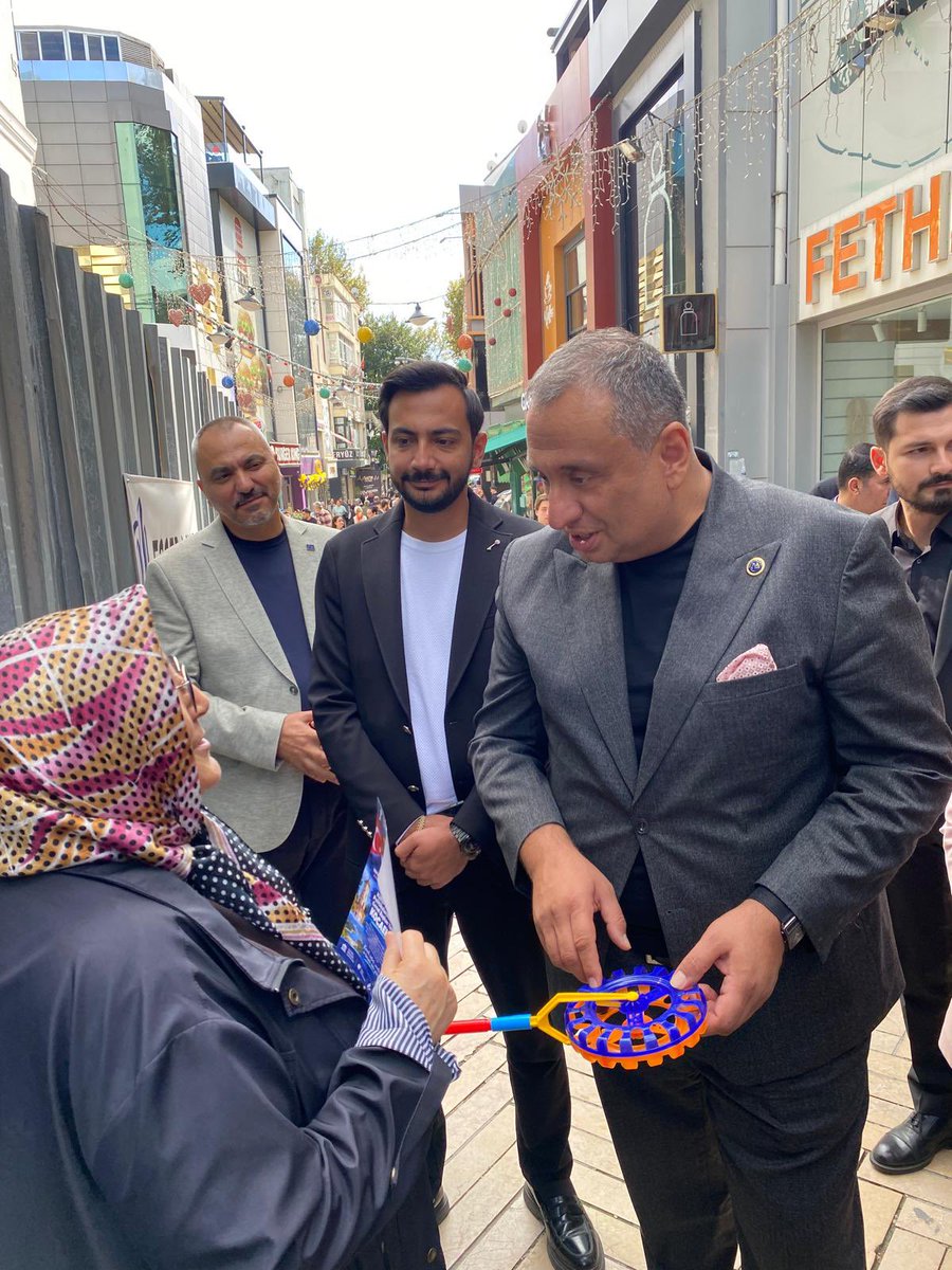 mhakantanriover's tweet photo. Kalbi vatan diye, millet diye, Türkiye diye çarpan insanımızla Kocaeli’de buluştuk!

Genel Başkanımız Sayın Yavuz Ağıralioğlu’nun öncülüğünde; milletimizin sözüne kulak vermek, derdine omuz vermek, ümidine ortak olmak için sokak sokak, meydan meydan yürüyoruz.

Bizim siyasetimiz milletin içinde, bizim istikametimiz Büyük Türkiye!

Kocaeli sokaklarındayız!
Türkiye için buradayız! 🇹🇷