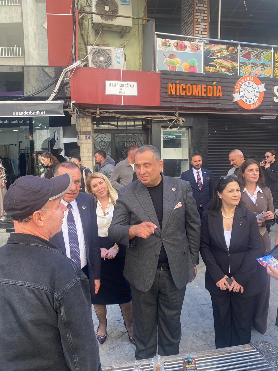 mhakantanriover's tweet photo. Kalbi vatan diye, millet diye, Türkiye diye çarpan insanımızla Kocaeli’de buluştuk!

Genel Başkanımız Sayın Yavuz Ağıralioğlu’nun öncülüğünde; milletimizin sözüne kulak vermek, derdine omuz vermek, ümidine ortak olmak için sokak sokak, meydan meydan yürüyoruz.

Bizim siyasetimiz milletin içinde, bizim istikametimiz Büyük Türkiye!

Kocaeli sokaklarındayız!
Türkiye için buradayız! 🇹🇷