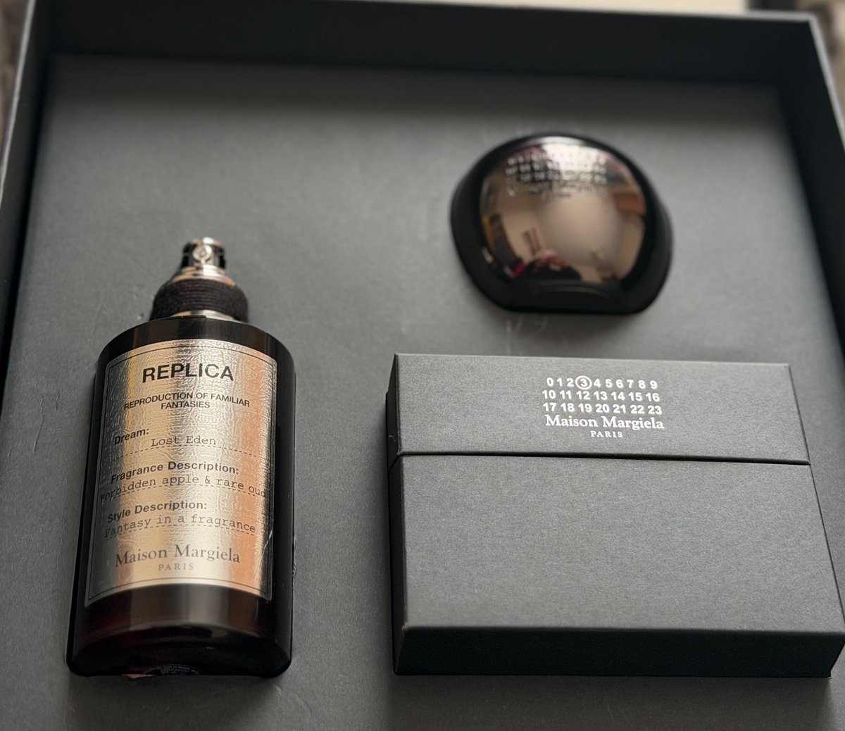 sopreyechaine's tweet photo. I take back what I said about designer fragrances not impressing me. This is amazing! 

Candy Apple, Vanilla and Oud. https://t.co/GzZIfFEiHa