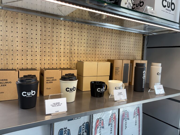 HDhigashiosaka's tweet photo. どりひがのグループ会社 ゲンズが10/1に『Cub HOUSE』をオープンしました!
街に出かける。道具を積んで遊びに行く。好きな色やパーツで、自分らしい一台に仕上げる。
遊びに行ってみてくださいね(^^)/
ただいま、オープニング記念セール開催中ですよ!
#CubHouse #カブハウス https://t.co/0AMHt5m2Sd