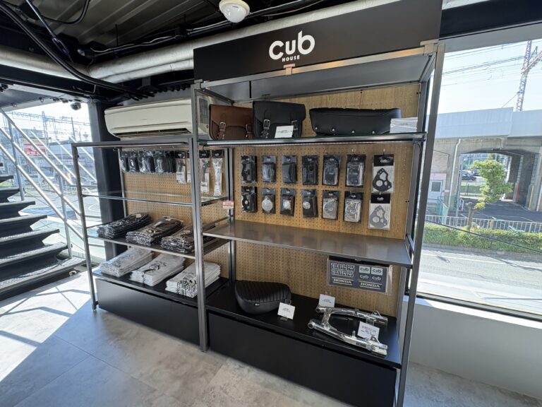 HDhigashiosaka's tweet photo. どりひがのグループ会社 ゲンズが10/1に『Cub HOUSE』をオープンしました!
街に出かける。道具を積んで遊びに行く。好きな色やパーツで、自分らしい一台に仕上げる。
遊びに行ってみてくださいね(^^)/
ただいま、オープニング記念セール開催中ですよ!
#CubHouse #カブハウス https://t.co/0AMHt5m2Sd