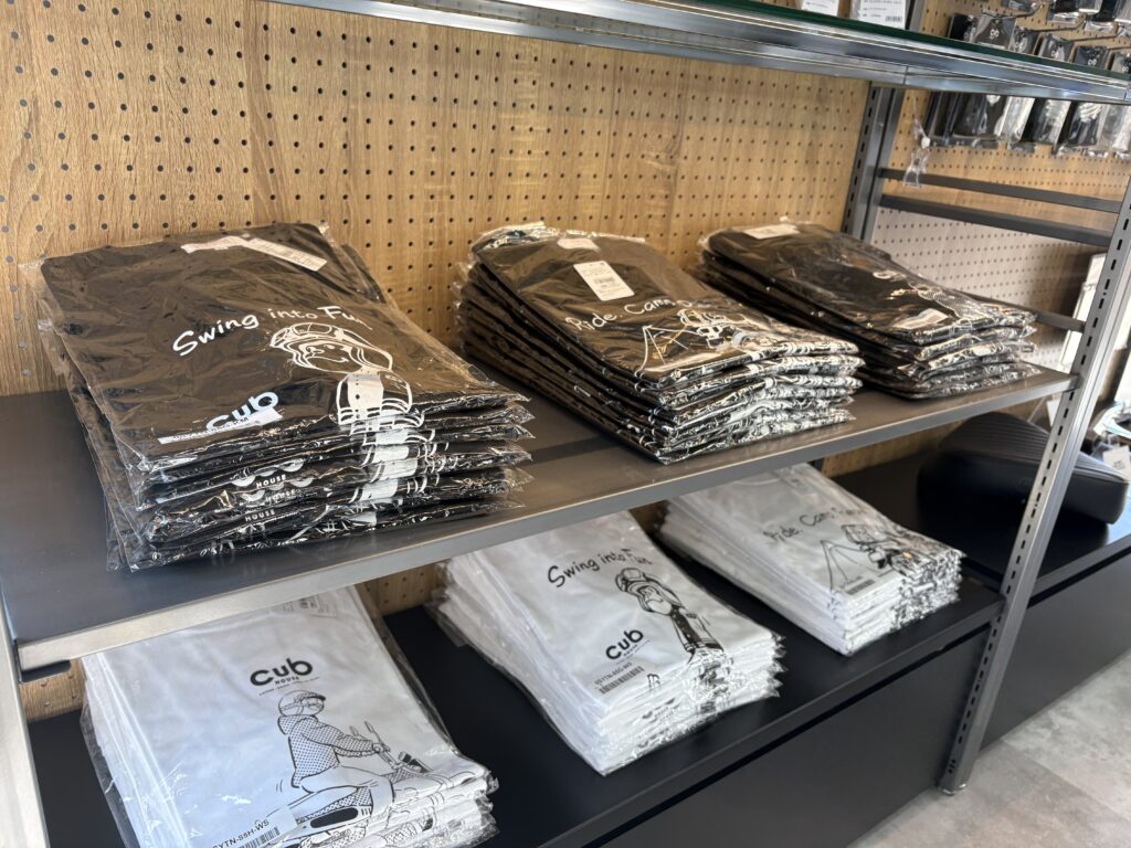 HDhigashiosaka's tweet photo. どりひがのグループ会社 ゲンズが10/1に『Cub HOUSE』をオープンしました!
街に出かける。道具を積んで遊びに行く。好きな色やパーツで、自分らしい一台に仕上げる。
遊びに行ってみてくださいね(^^)/
ただいま、オープニング記念セール開催中ですよ!
#CubHouse #カブハウス https://t.co/0AMHt5m2Sd