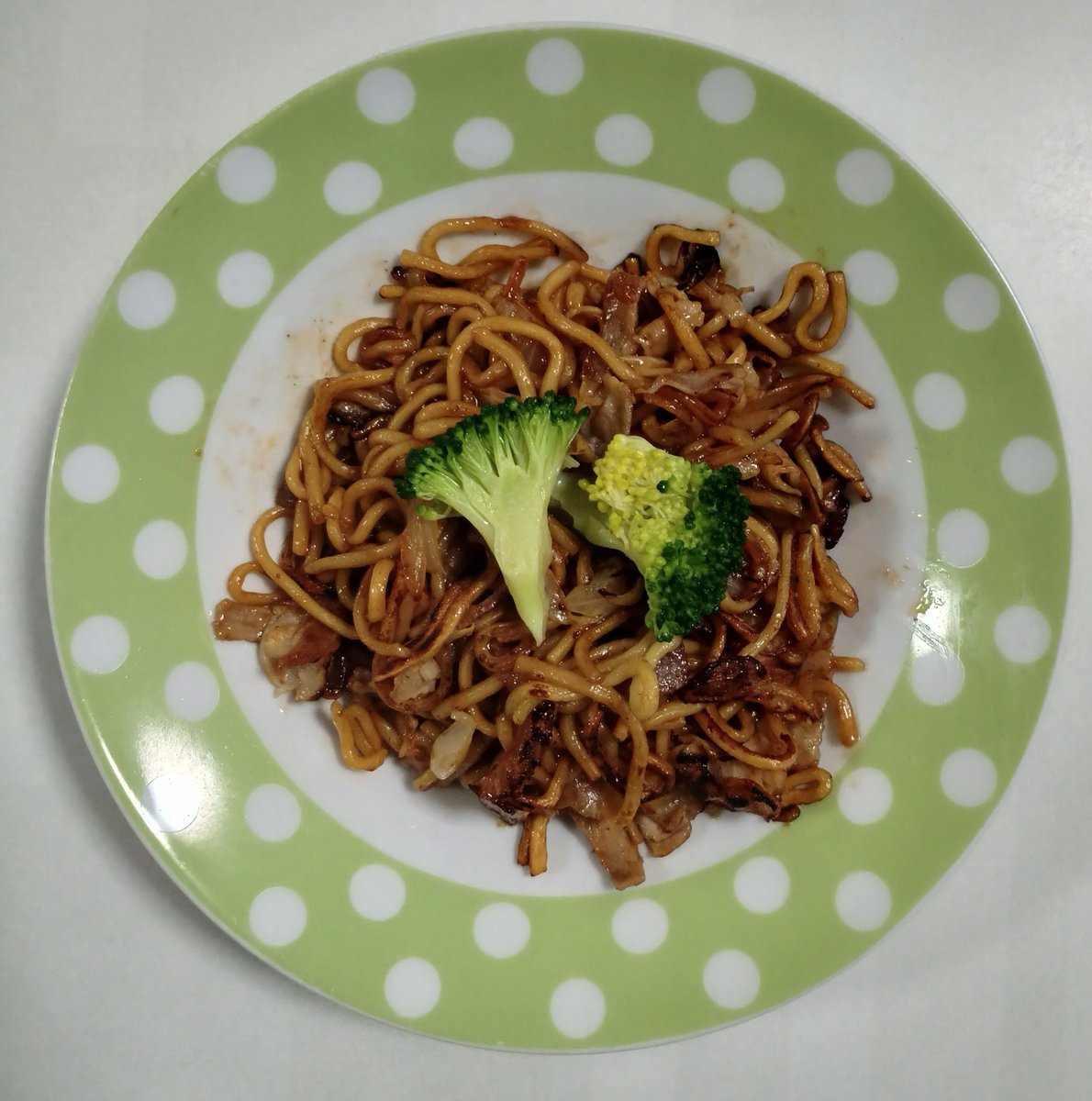 iruka1003's tweet photo. 焼きそば(2026/10/3)

焼きそばは、わざと焦がしました
昼食は、外食
#おうちご飯 https://t.co/50e4nBR4lw