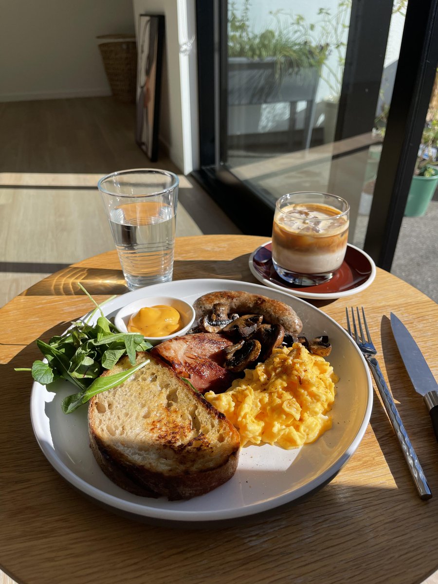 ShivakumarUdya1's tweet photo. 朝から好きなものをしっかり食べると、それだけで一日がちょっと機嫌よく始まる。🍳🥓☕️
忙しい日ほど、朝ごはんくらいは自分を甘やかしていい。#朝ごはん #カフェ時間 #小さな幸せ https://t.co/yxhTGYWOTd