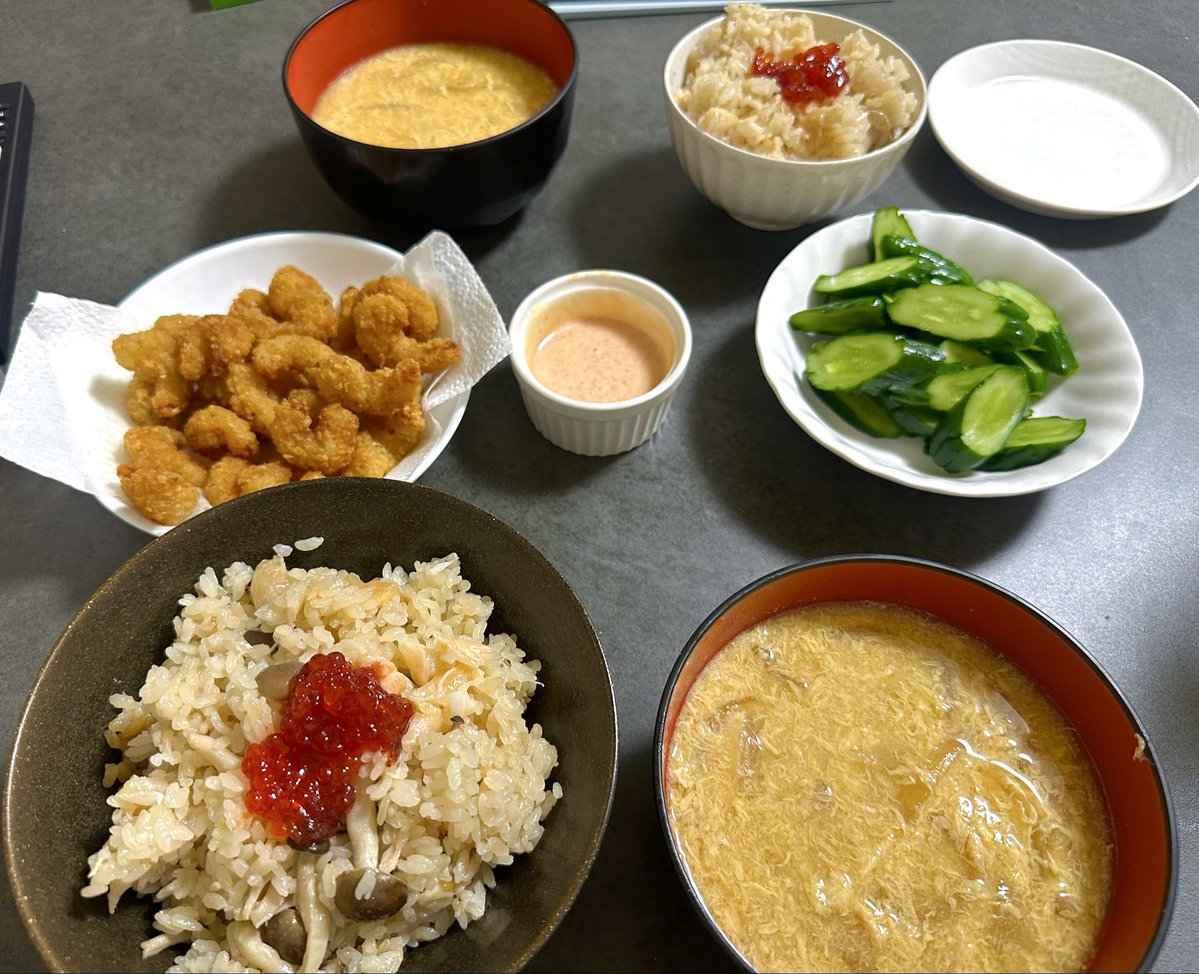 tibikurasanbo's tweet photo. 盛り付けのセンスも無けりゃ統一性も無いし絶妙にまずそうでウケる https://t.co/QB73Ds4x9J