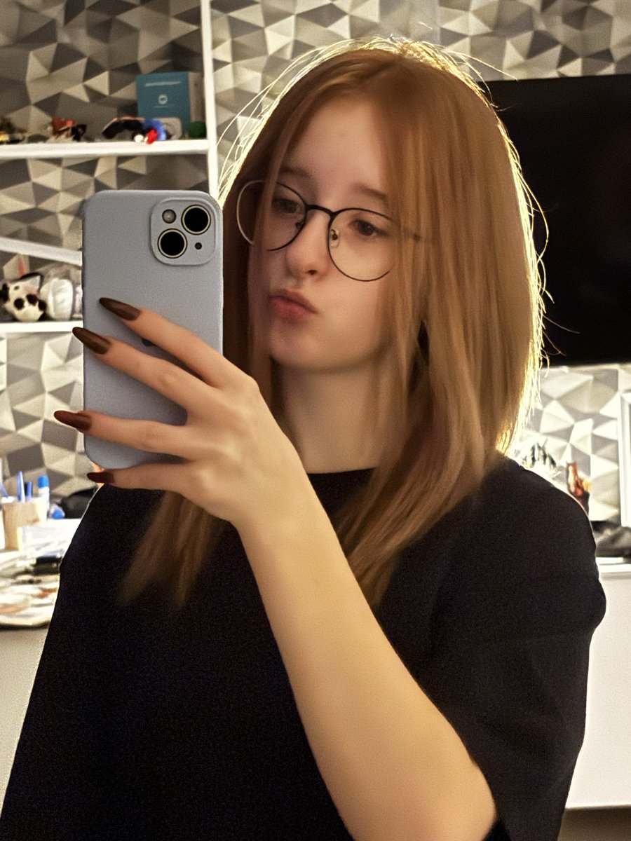 chaerritzz's tweet photo. люблю октябрь https://t.co/2iVtpP1sKy