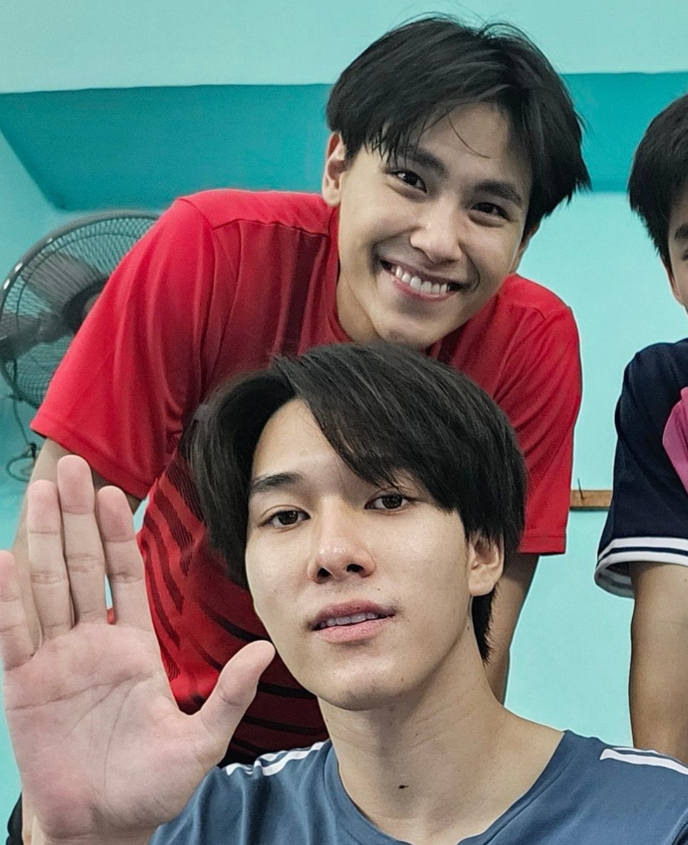 Junuryxx's tweet photo. 2023 (ตี้เล่นแบด) —> 2024 (หัวเรือ??)

เมื่อวานที่ญี่ปุ่นสกายนานิโดนน้องจูแซวมั้ยคับ 555555555555555555 ◝(ᵔᗜᵔ)◜ https://t.co/QOYaCqUNFe