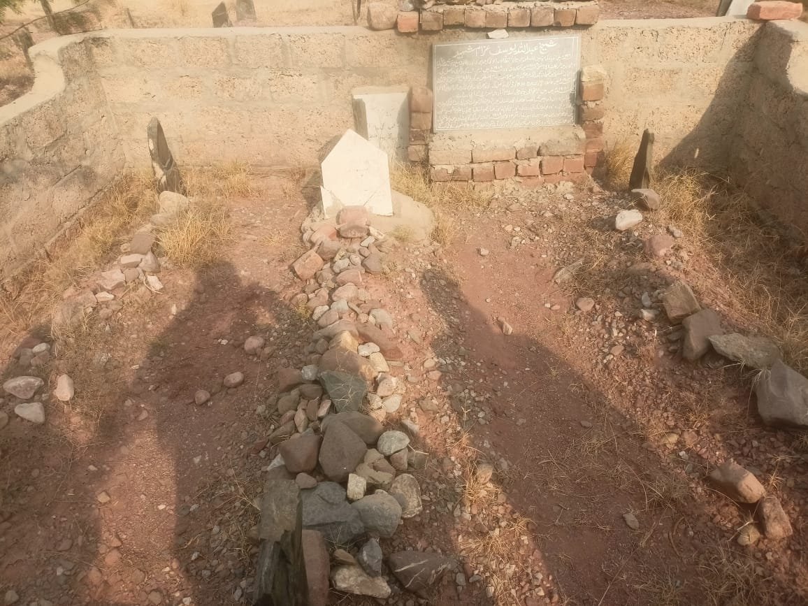 Zikriyaa71's tweet photo. Grave of Imam ul Jihäd, Al Muhajir, Al Da'ee, Al Qaid, Al Mujahid fee sabilillah Sheikh Dr. Abdullah Youseff Azzam shaheed rahimaullah in Peshawar. https://t.co/YLyXuSfnF4