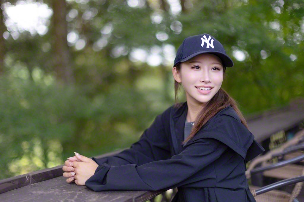 seikyoofficial's tweet photo. 〈SDGs×SEIKYO〉

「自分のためにお金を使うより、誰かの笑顔や命のために情熱を注ぐ方が100倍楽しい」

祖父の土地9600坪にドッグランをつくり、無料の子ども食堂も運営する株式会社ANGE代表・大島未誇さんにインタビュー。
平日は福岡の中洲でキャバ嬢として働きながら、週末は鹿児島で山の作業に汗を流してきた日々。
人と動物、地域がつながる居場所をつくるまでの歩みを聞きました。

https://t.co/snTzNpZaF4