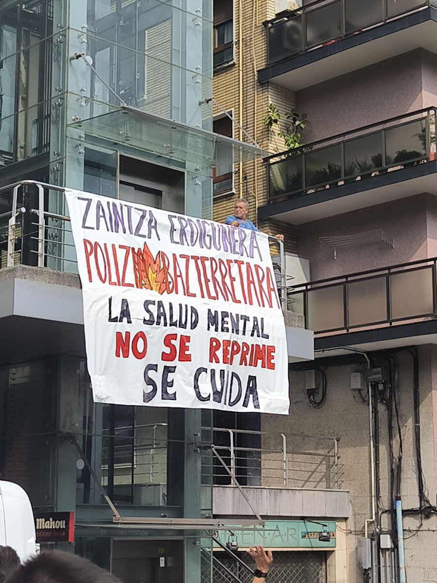 Erreharria1's tweet photo. Milaka pertsona  #justiziaAnderrentzat eskatzen https://t.co/R0GOPA4C9J